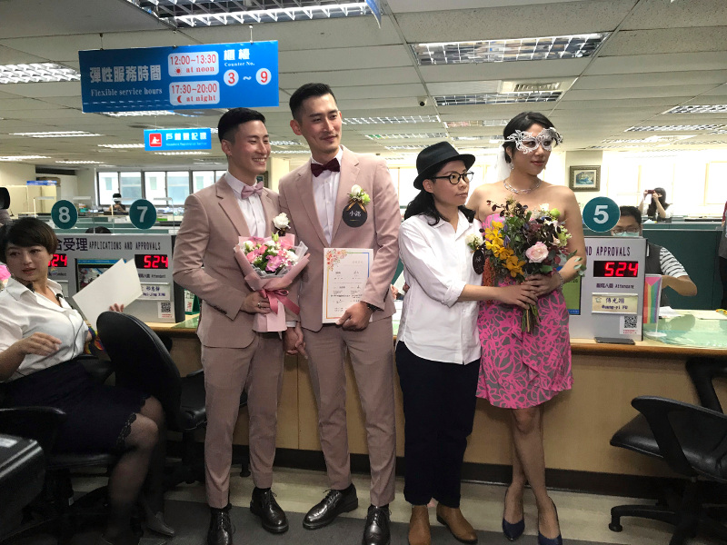, Ιστορική μέρα στην Ταϊβαν: Εγιναν οι πρώτοι γάμοι ομοφυλόφιλων -360 ζευγάρια σε μία μέρα [εικόνες]