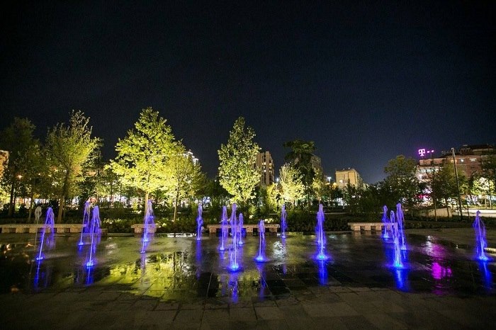 Η μετάλλαξη της πλατείας “Σκεντέρμπεης” στα Τίρανα Φώτο 6