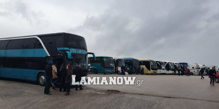 «Ακινητοποιημένοι» ταξιδιώτες στα ΚΤΕΛ Φθιώτιδας / “Κόλλησαν” λεωφορεία λόγω κακοκαιρίας [φωτό-βίντεο]