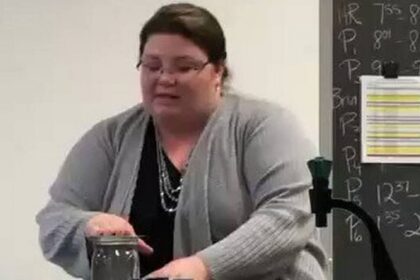 kathigitria fisikis scaled