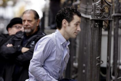 giatros ebola koronoios epeigonta new york