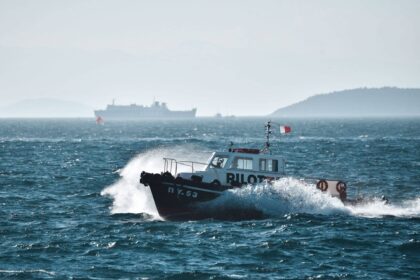 limeniko skafos peiraias scaled