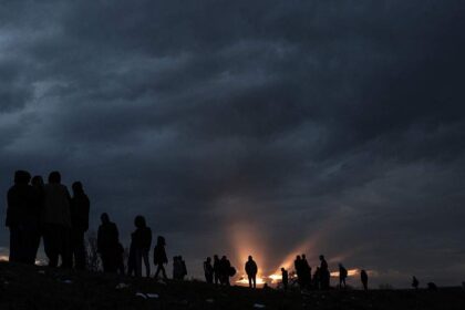 refugees greece thumb large