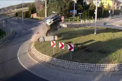 200414104612 suzuki chariatis1000a