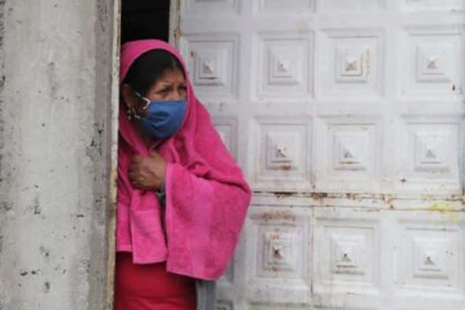 gynaika ekouador maska porta spiti