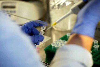 koronoios embolio tsiodras