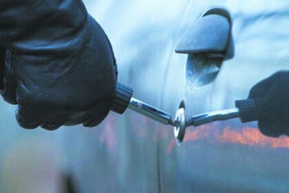 main car robbery trick avoid