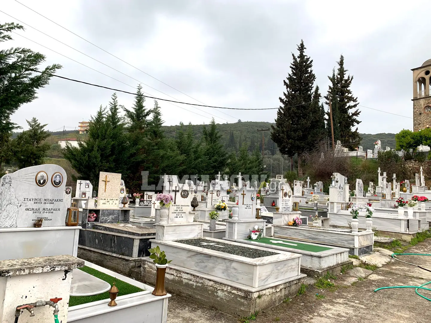 , Φθιώτιδα: 5 ώρες έψαχναν τάφο για να κηδέψουν συγχωριανό τους / Ώρα μηδέν για το κοιμητήριο Μακρακώμης &#8211; BINTEO