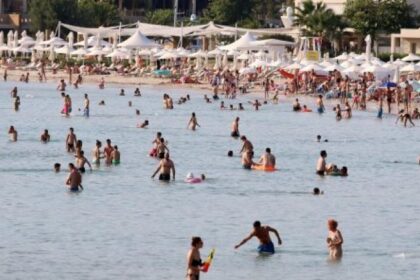 touristes sti halkidiki