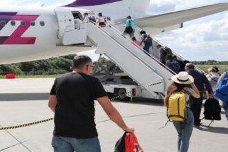 aeroplano touristes αρτηροθ