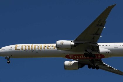 emirates plane 2048x1362 1