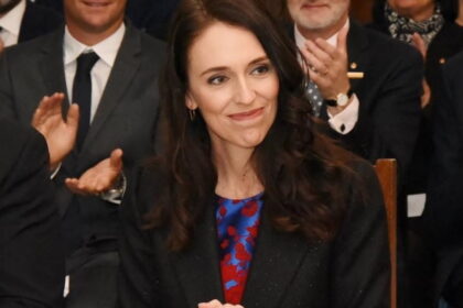 prothupourgos nea zilandia