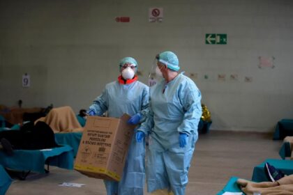 italia nekroi koronaios