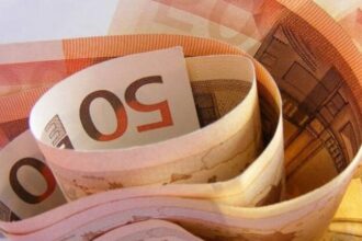 sima sos gia ta esoda trupa 900 ekat eurw.w hr