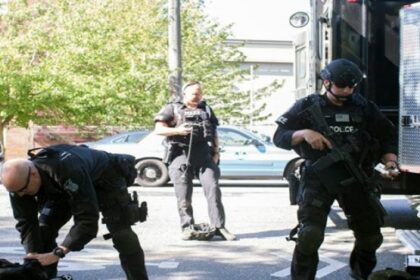 w16 71934PoliceUSASeattle