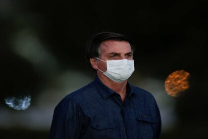 bolsonaro maska 2048x1366 1