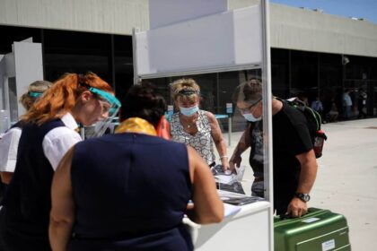 greece tourism 2048x1365 1