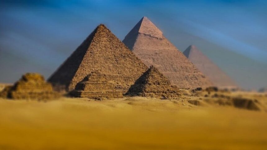 pyramids giza pixabay1