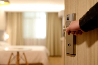 ξενοδοχειο καραντινας