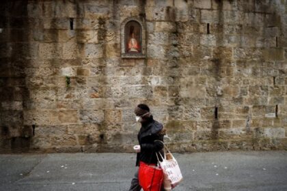 200421152828 spain woman coro