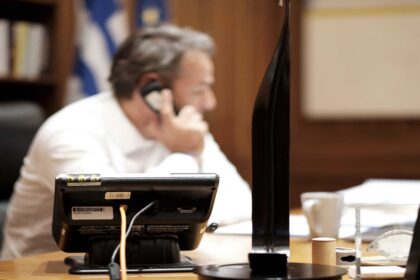 mitsotakis tilefono2 2048x1366 1