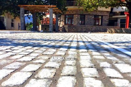 πλατεια μακρακωμης