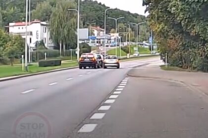 200929125018 BMW X5 hits Scooter 3