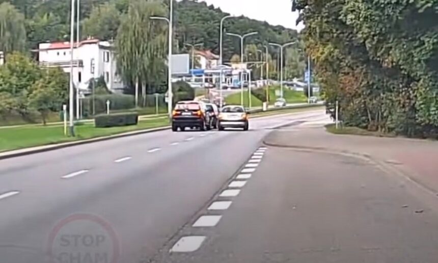 200929125018 BMW X5 hits Scooter 3