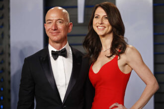 bezos 2048x1477 1