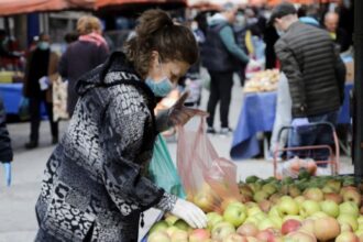 koronoios maska maskes laiki agora metra ergazomenoi