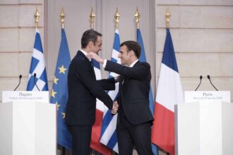 macron mitsotakis agkalia 2048x1366 1