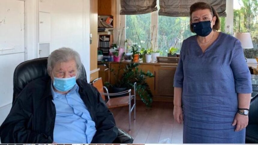 Μικης Μενδωνη