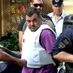 eleutheros o roupakias se ligotero apo treis mines.w hr 1