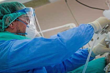 entatiki koronoios arthro