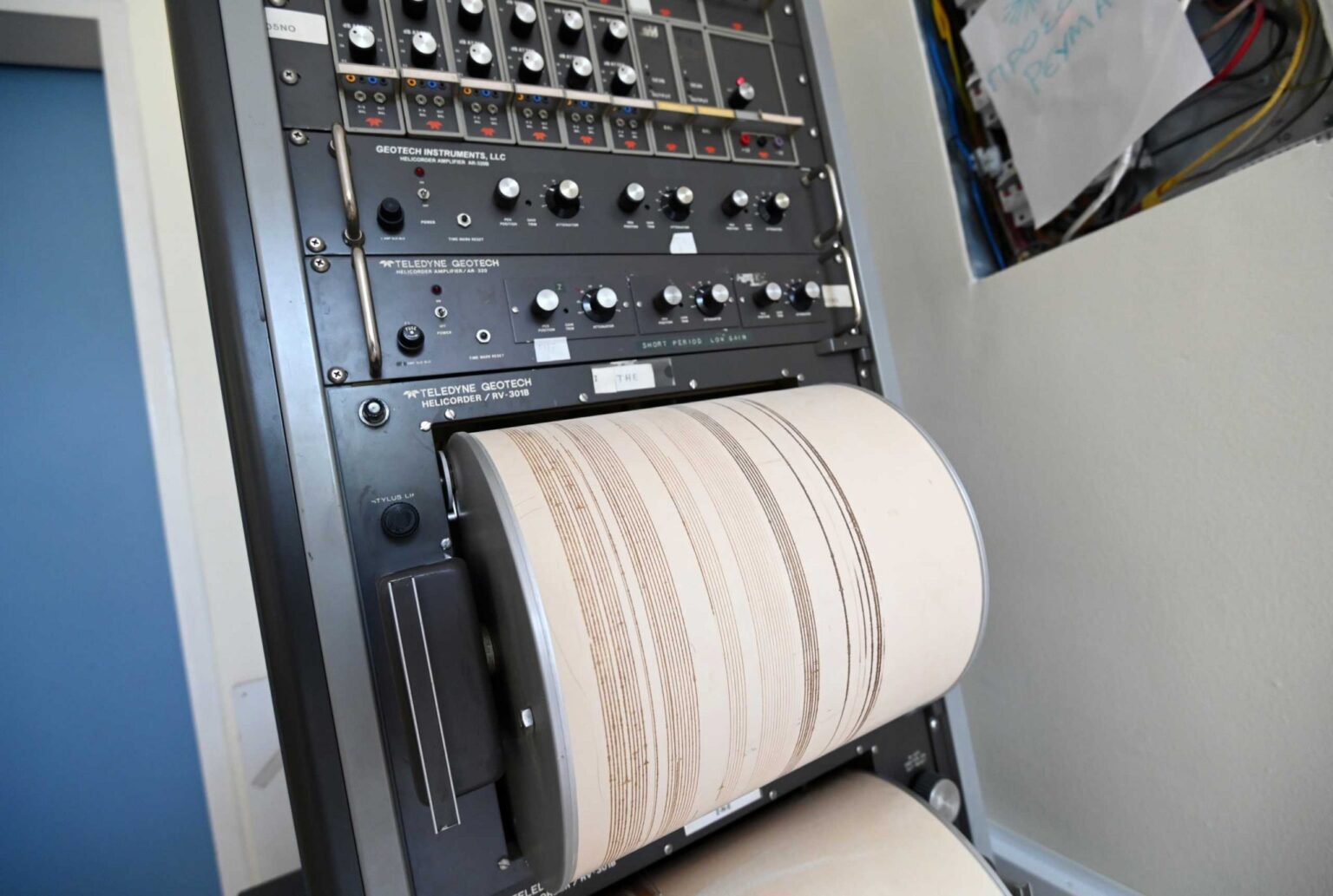 seismografoi scaled 1 scaled