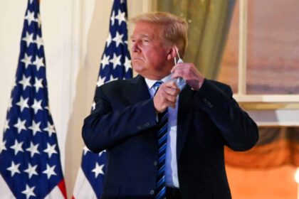 trump maska 2048x1283 1