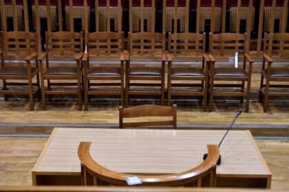 dikastirio eurokinissi