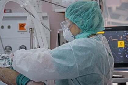 entatiki koronoios arthro