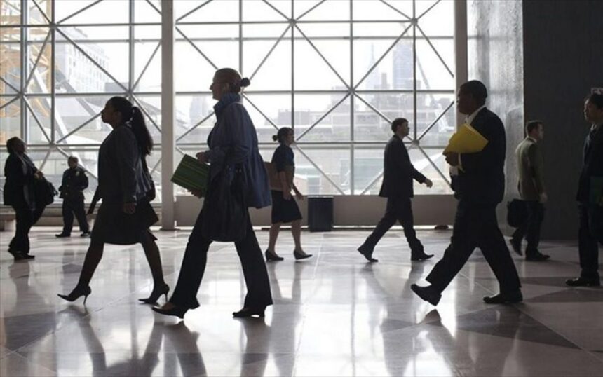 ergasia theseis ergasias ergazomenoi anergia oikonomia 990x619 1