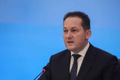 petsas main kathistos