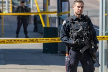 w01 82243Canadapolice19418653