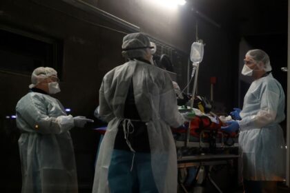 2020 11 13T114941Z 563106163 RC2B2K9N3ENB RTRMADP 3 HEALTH CORONAVIRUS FRANCE TRANSFERS 1