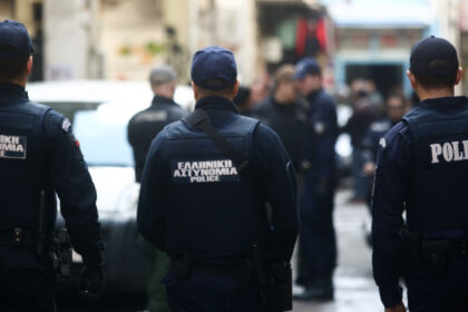 KORONOIOS ASTYNOMIA TREIS ASTYNOMIKOI