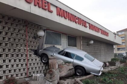 aston martin db6 france opening