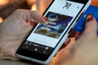holiday shopping 1921658 1920