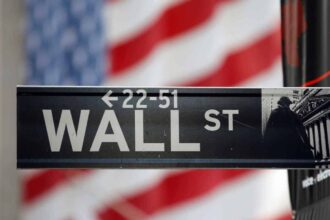 wallstreet flag 1200x805 1