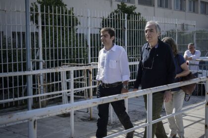 5b4aff39cd3a1811443b1322