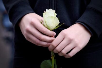 penthos leyko triantafyllo kideia