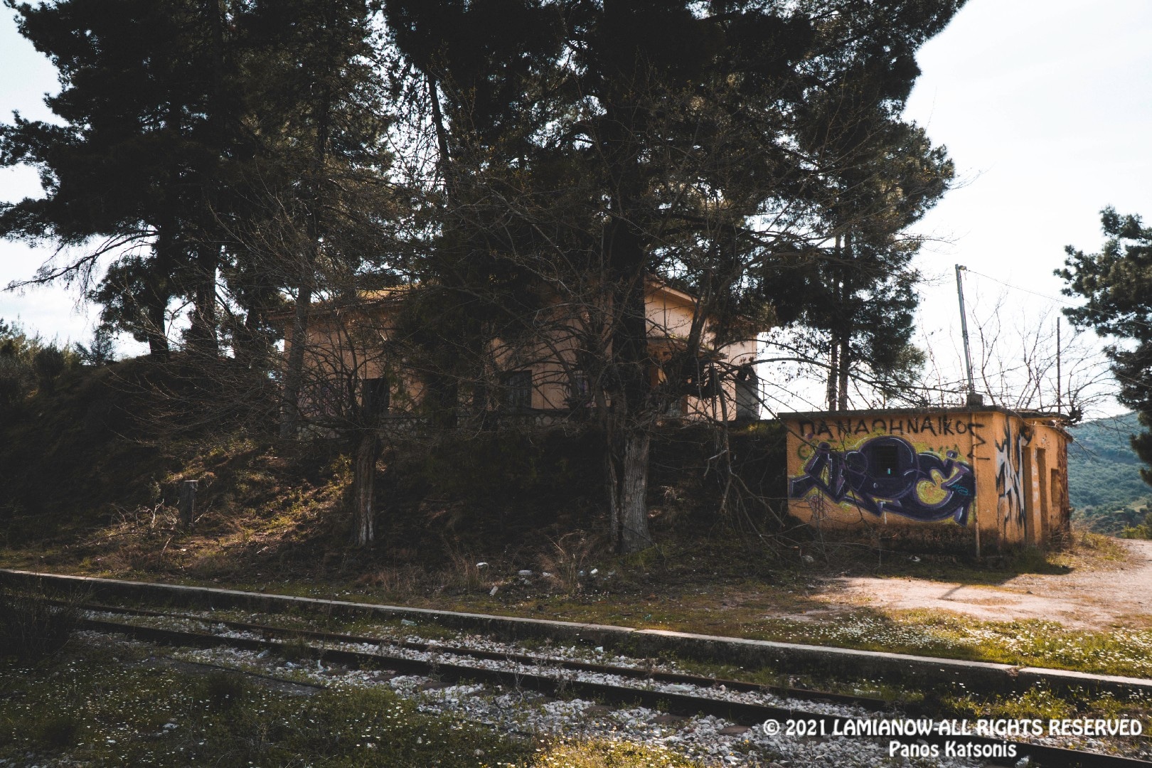 , Φθιώτιδα:  Το απόκοσμο αποτύπωμα του χρόνου δίπλα στις γραμμές του τρένου!  (Φωτό &#038; Βίντεο)