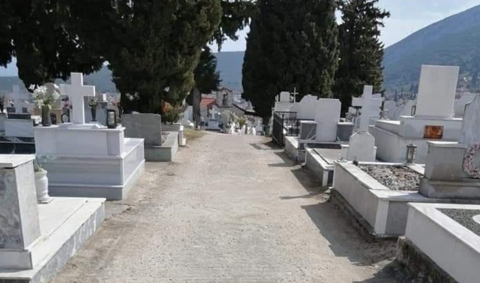 αμφικλεια ελατεια κοιμητηρια